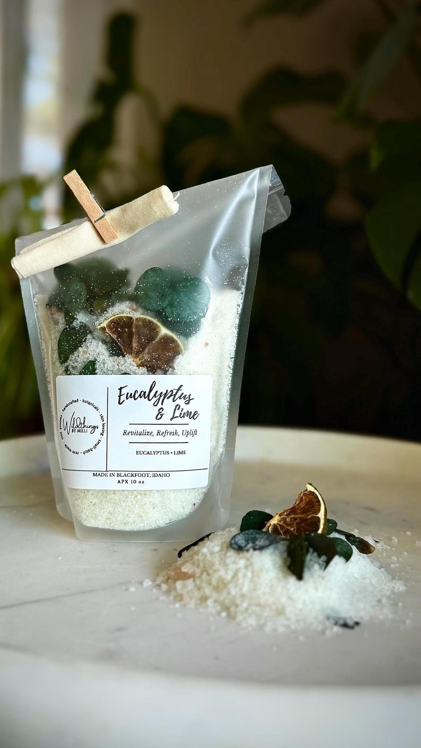 Spa Gift Box with Cozy Knit Blanket, Eucalyptus Candle & Bath Soak